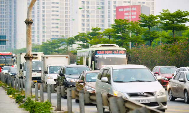Chưa hết kỳ nghỉ lễ, cao tốc hướng về Hà Nội ùn ứ kéo dài