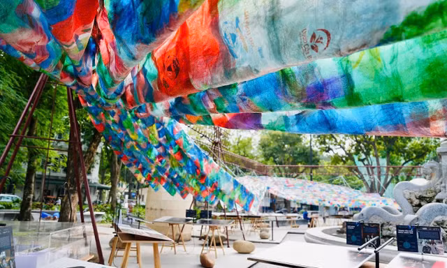 Độc đáo không gian nghệ thuật làm từ vật liệu tái chế ở Hà Nội