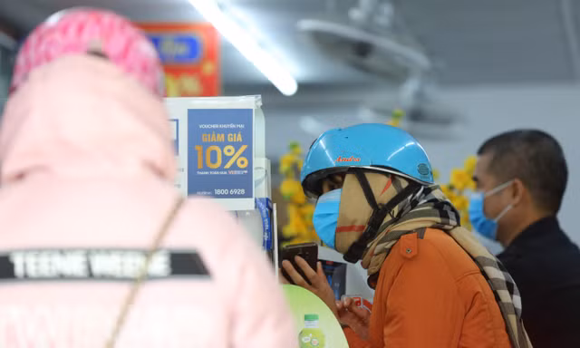 Đổ xô tự mua thuốc điều trị COVID-19, nhiều người phải 'quay đầu' vì không có đơn thuốc