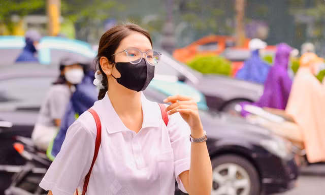 'Nín thở' chờ xét tuyển tràn và hạ điểm chuẩn 
