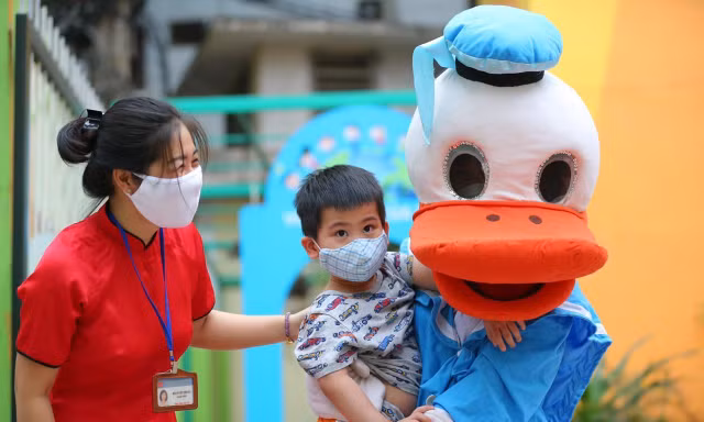 Hình ảnh học sinh mầm non Hà Nội trong ngày đầu trở lại trường 