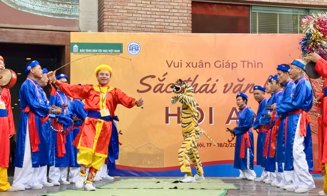 Độc đáo điệu hát múa Ải Lao tưởng nhớ Thánh Gióng