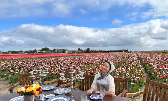 Người Việt lạc lối giữa cánh đồng hoa tulip như cổ tích ở Hà Lan 