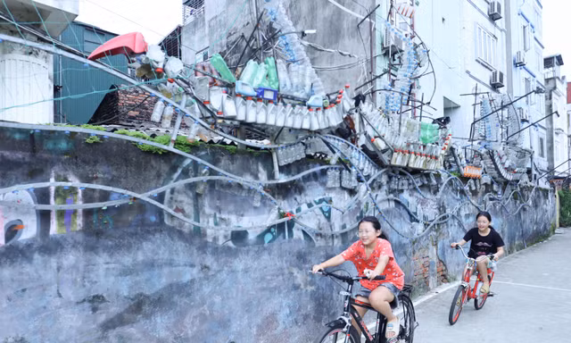 Không gian nghệ thuật Phúc Tân, bích hoạ Phùng Hưng bị bôi bẩn