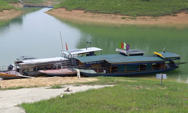 Nữ du khách tử vong khi chơi mô tô nước trên hồ Thác Bà ở Yên Bái