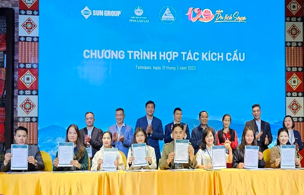 Hơn 70 doanh nghiệp Lào Cai hợp tác kích cầu du lịch Sa Pa 2023