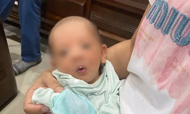 Bé sơ sinh ở Lào Cai bị bỏ rơi trước cửa nhà dân trong đêm