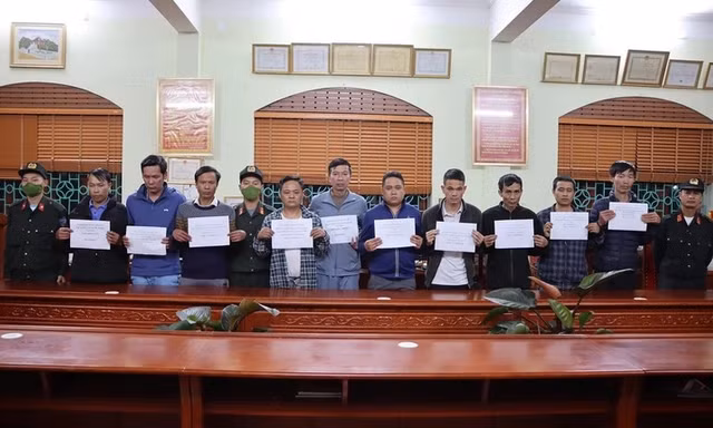 Phó Chủ tịch huyện ở Lai Châu bị cách tất cả chức vụ trong Đảng vì đánh bạc