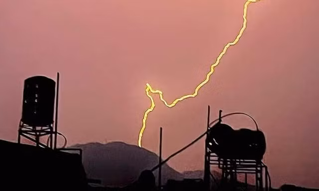 Đi coi ruộng, một người bị sét đánh tử vong ở Yên Bái