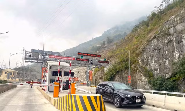 Thu phí không dừng đường nối cao tốc Nội Bài - Lào Cai lên Sa Pa