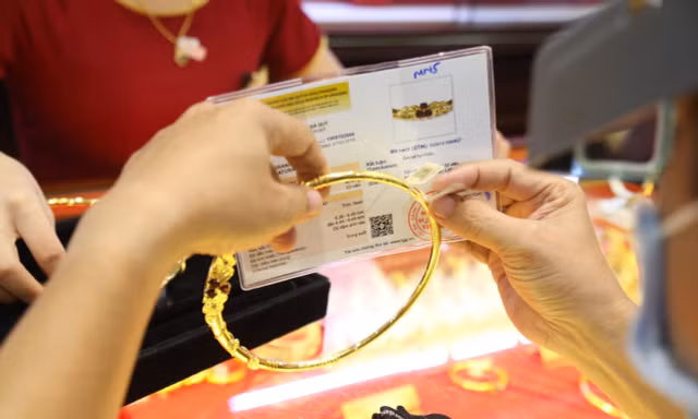 Giá vàng trong nước tăng mạnh phiên cuối tuần