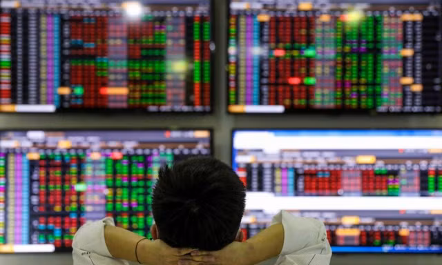 Chứng khoán toàn cầu chao đảo, VN-Index 'thoát hiểm' cuối phiên