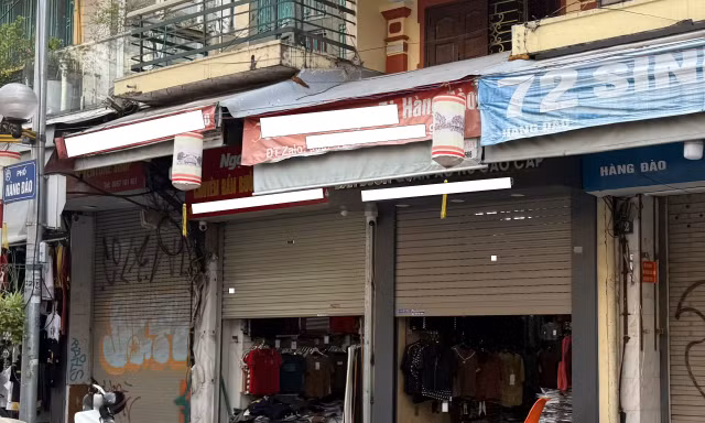 'Đột nhập' phố kinh doanh sầm uất bậc nhất Hà Nội đóng cửa bất thường