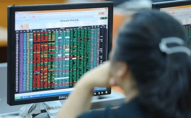 VN-Index thủng mốc 1.250 điểm, cổ phiếu 'trà đá' đua nhau tăng trần