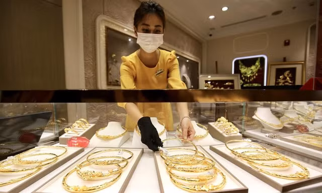 Giá vàng tiếp tục giảm gần nửa triệu đồng/ lượng