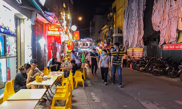 'Phố Tây' Tạ Hiện vắng vẻ dịp lễ