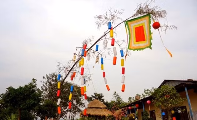 Dựng cây nêu ngày tết, điện giật ba người thương vong