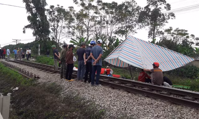Người phụ nữ bị tàu hỏa đâm tử vong khi trên đường về nhà