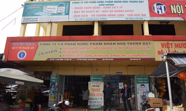 Tăng giá giữa 'bão' khẩu trang phòng corona, một công ty bị đình chỉ kinh doanh