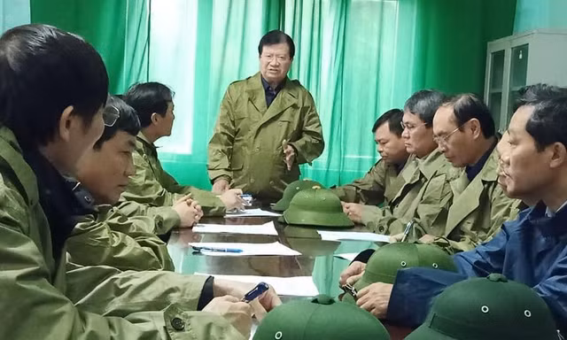 Phó Thủ tướng Trịnh Đình Dũng kiểm tra công tác ứng phó mưa lũ tại Hà Tĩnh