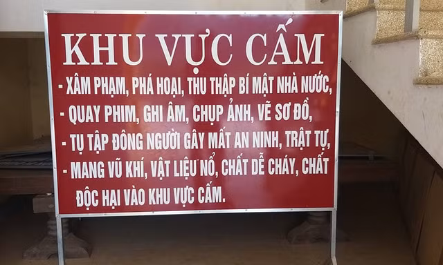 Hàng loạt trụ sở UBND ở Nghệ An dựng biển cấm quay phim, chụp ảnh