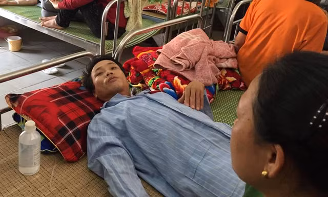 Bị ngộ độc rượu, phó Chủ tịch HĐND phải nhập viện cấp cứu