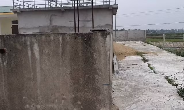 Nhà máy nước chục tỷ ì ạch, gần nghìn dân 'khát' nước sạch