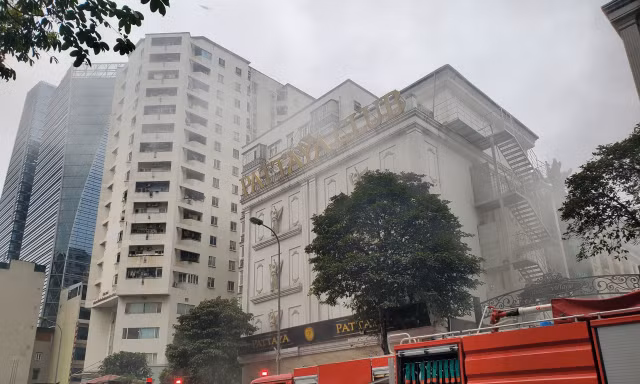 Hà Nội: Cháy quán karaoke đang bị đình chỉ hoạt động 