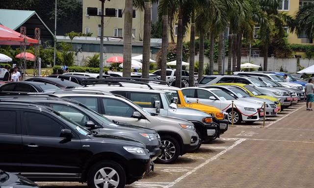 Từ 15/8, có thể bán ô tô kèm theo biển số trúng đấu giá
