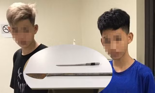 Bắt hai đối tượng mang kiếm cướp tài sản của đôi nam nữ tâm sự đêm khuya