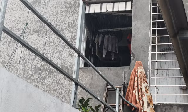 'Thi thoảng vẫn nhìn thấy nhau, nay người ta đã mất, quần áo còn phơi ngoài ban công...'