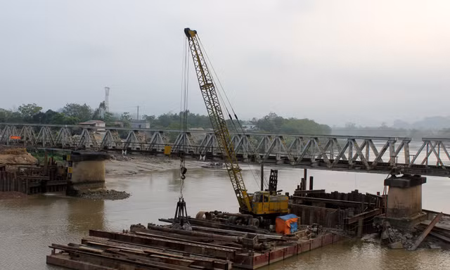 Dừng tàu vì phát hiện có bom