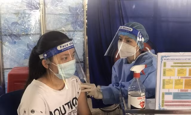 Bạc Liêu: Người trên 18 tuổi chưa tiêm đủ vắc-xin không được ra đường
