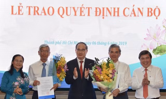 Trao quyết định phê chuẩn hai Phó Chủ tịch UBND TPHCM 