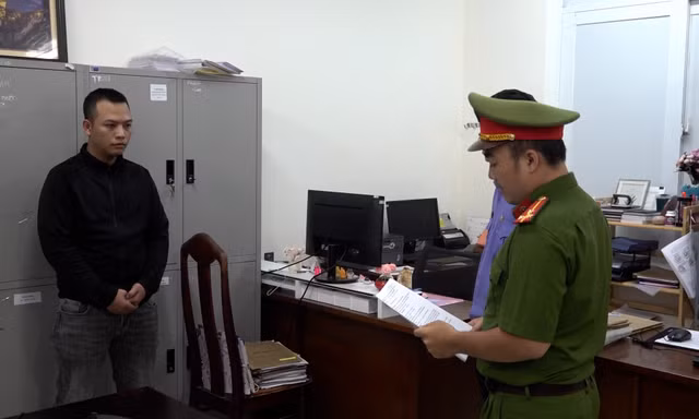Khởi tố tài xế hất văng CSGT rồi bỏ chạy 
