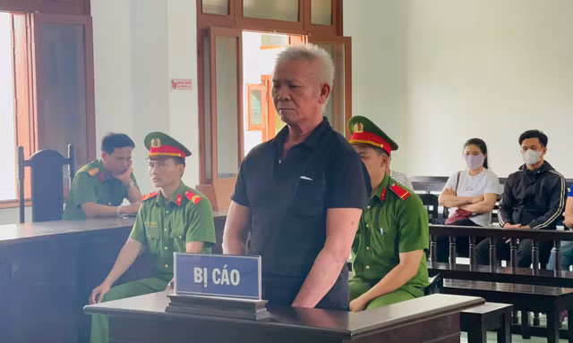 Bỏ thuốc trừ cỏ vào hộp bánh để giết vợ cũ nhằm chiếm đoạt tài sản