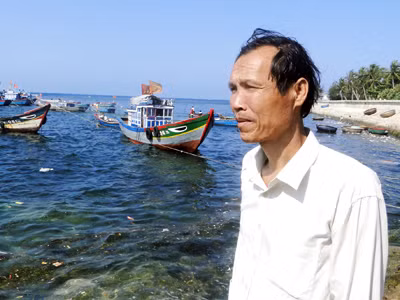 Ngang ngược và vô lý