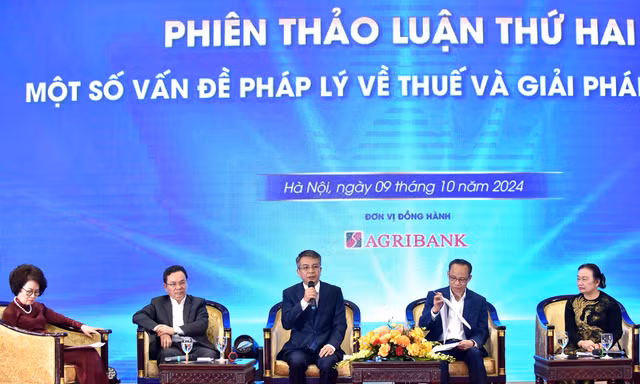 Tổng cục trưởng Tổng cục Thuế Mai Xuân Thành trao đổi, thảo luận về chính sách thuế hiện hành và một số đề xuất sửa đổi, bổ sung.