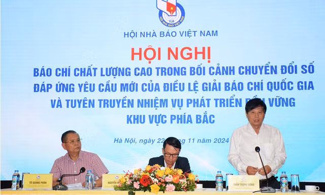 Toàn cảnh Hội nghị báo chí chất lượng cao trong bối cảnh chuyển đổi số đáp ứng yêu cầu mới của Điều lệ Giải báo chí quốc gia và tuyên truyền nhiệm vụ phát triển bền vững khu vực phía Bắc. 
