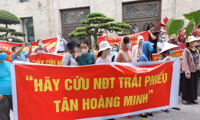 Nhà đầu tư mua trái phiếu của Tập đoàn Tân Hoàng Minh mòn mỏi chờ trả tiền. 