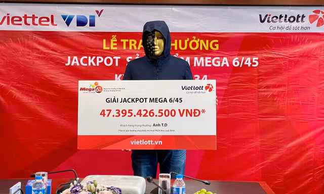 Anh T.D - chủ doanh nghiệp tại Thành phố Hồ Chí Minh vừa nhận giải thưởng Vietlott trị giá 48 tỷ đồng. 