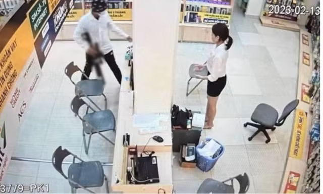 Bắt giữ kẻ cầm súng cướp cửa hàng Thế giới di động