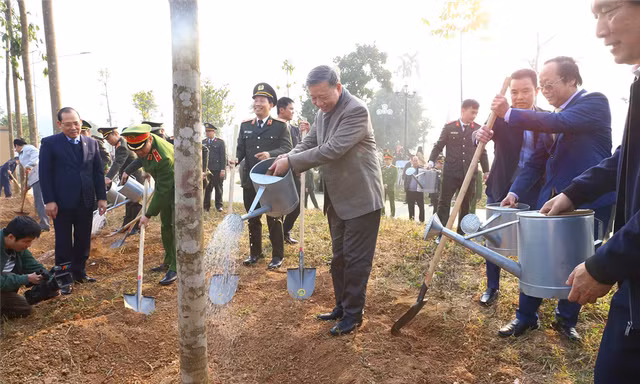 Đại tướng Tô Lâm phát động lễ trồng cây ‘Vì một Việt Nam xanh’