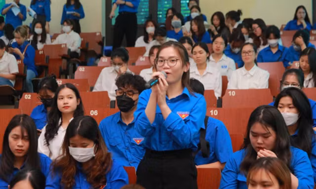 Sôi nổi buổi đối thoại với thanh niên tại Đại học Thủ đô
