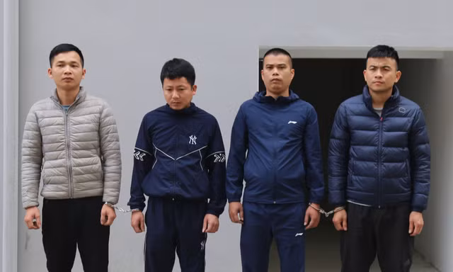 Cảnh sát tạm giữ hàng chục ô tô, xe máy liên quan đường dây tín dụng đen