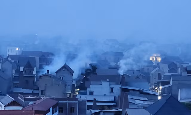 300 lò đốt chất thải nhồi nhét trong một thôn, người dân lo làng nghề biến thành 'làng ung thư' 