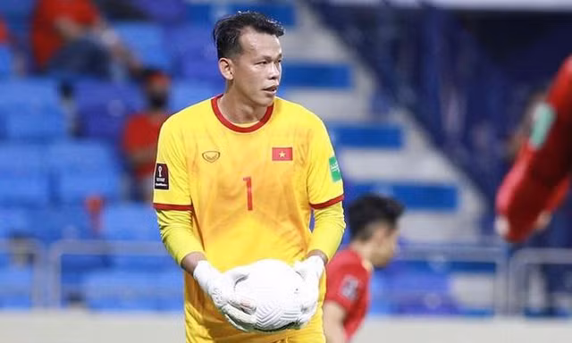 Bùi Tấn Trường đang mất vị trí vào tay Trần Nguyên Mạnh tại AFF Cup 2020.