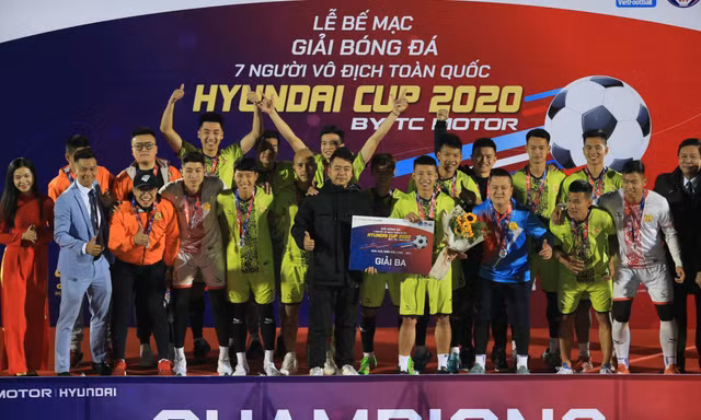 FC Du lịch thâu tóm các danh hiệu ở HPL-S8 bên cạnh ngôi vô địch giải đấu.