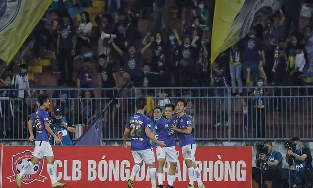 CLB Hà Nội có chiến thắng đầu tay ở LS V-League 2021 khi đánh bại Hải Phòng 2-0. 