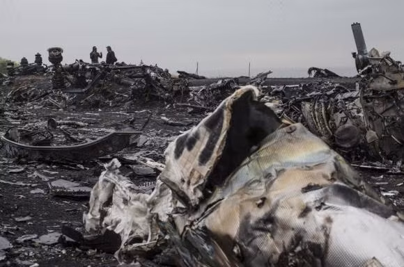 Hiện trường vụ rơi máy bay MH17